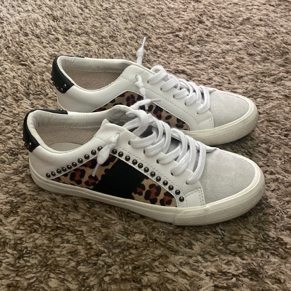 Vintage Havana Casual Sneakers- size 6